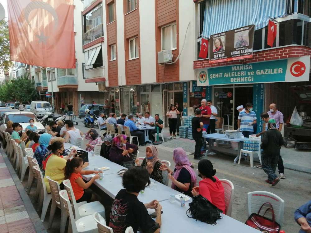 Manisa'da Şehitler İçin Hayır Yapıldı