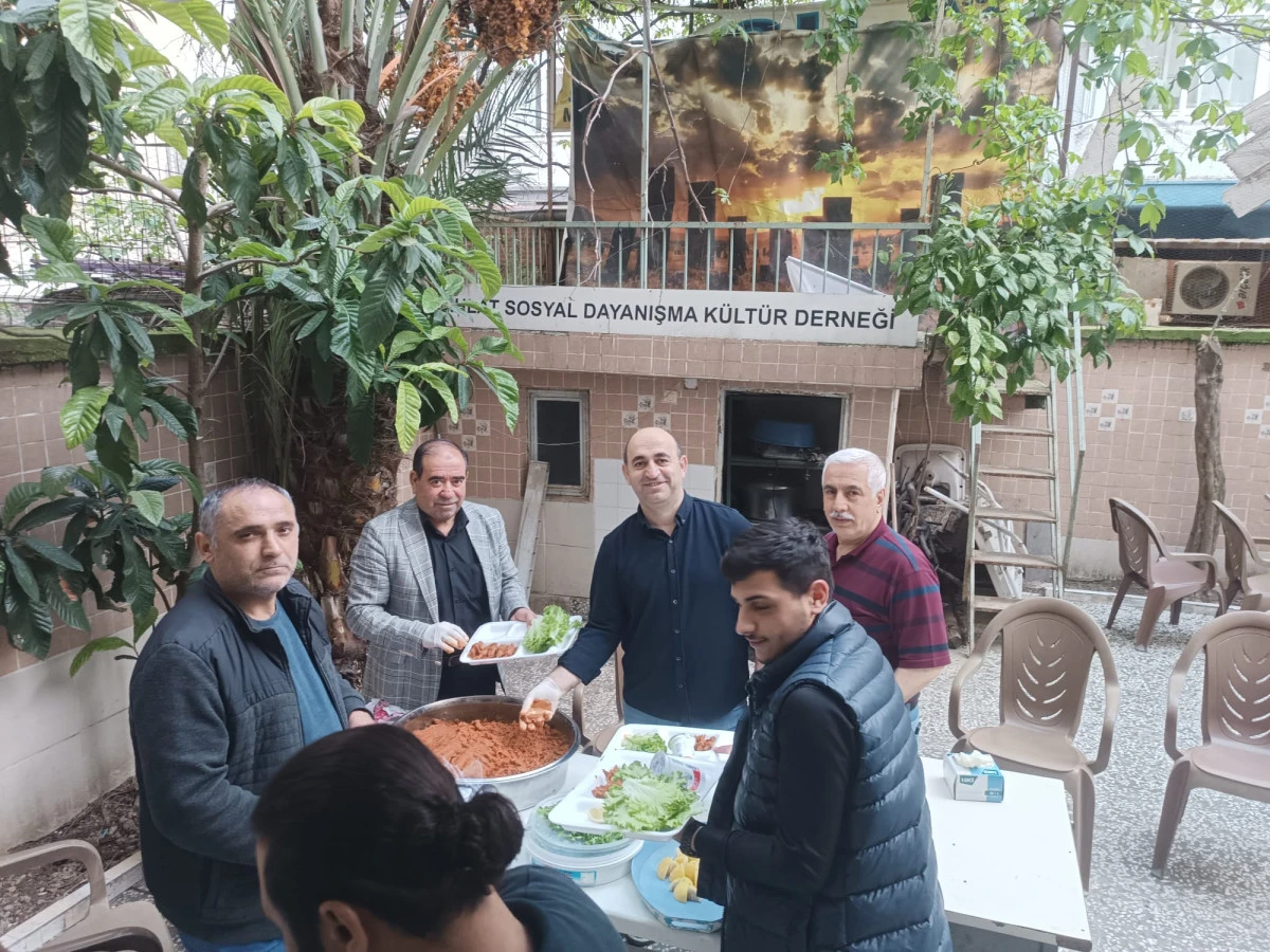 Ahlatlılar, ata yurtları Ahlat&rsquo;ın t&uuml;rk&uuml;leriyle bir araya geldi