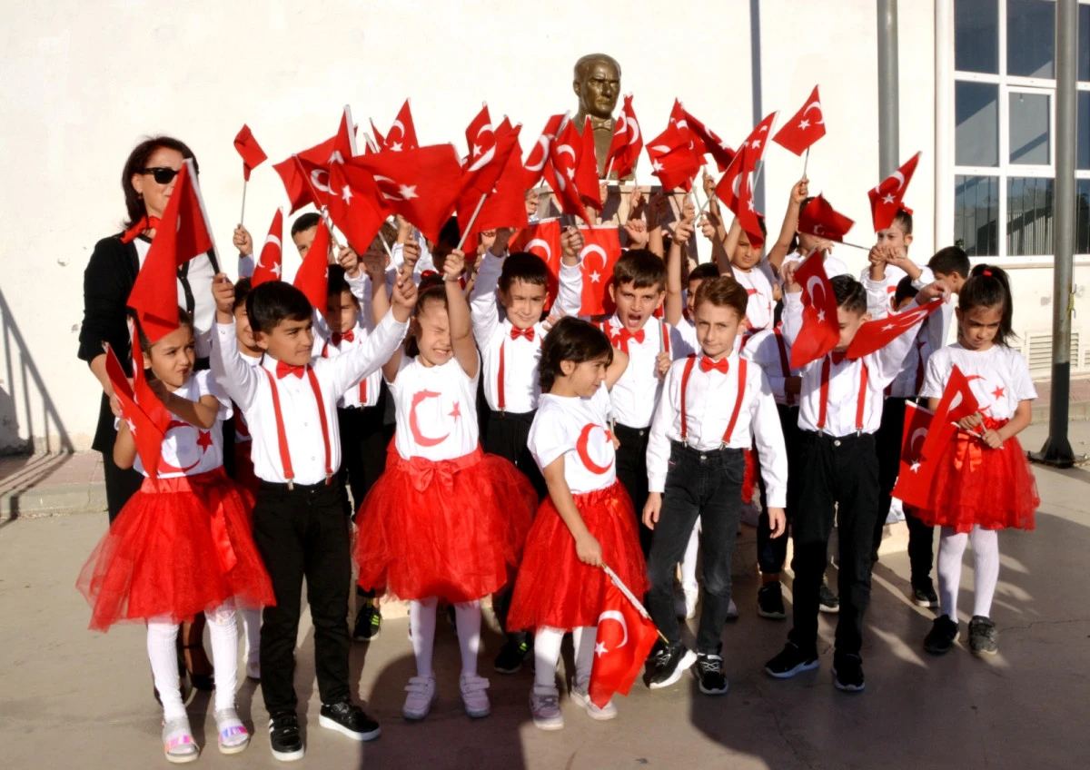 Dr. Ömer Faruk Meriç İlkokulu’nda 29 Ekim Cumhuriyet Bayramı coşkusuyla kutlandı.