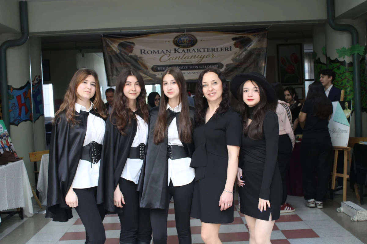 Hasan T&uuml;rek Anadolu Lisesi&rsquo;nde &ldquo;Roman Karakterleri Canlanıyor&rdquo; Etkinliğine Yoğun İlgi