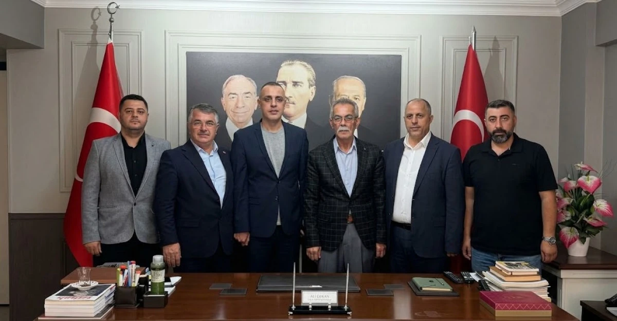 Kamyoncular Kooperatifi&rsquo;nden MHP Yunusemre İl&ccedil;e Başkanı Ali &Ouml;zkan&rsquo;a Ziyaret