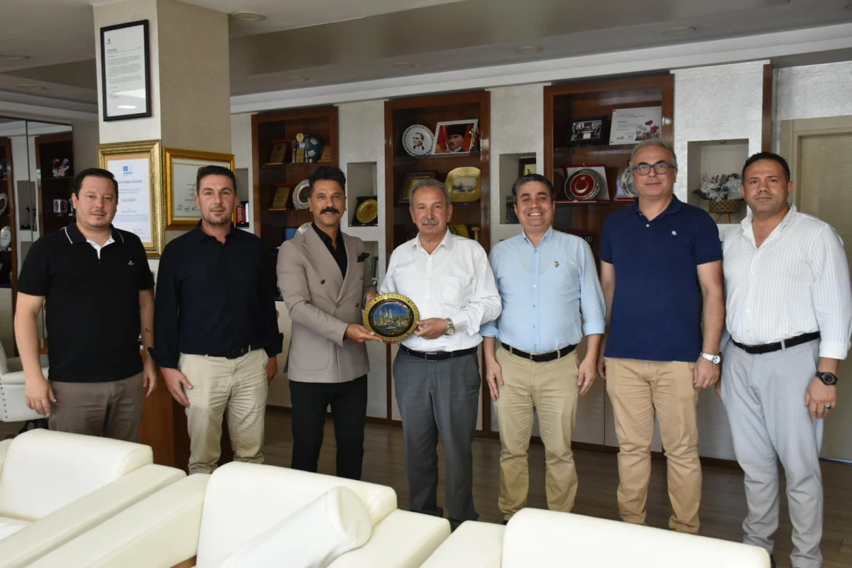 Manisa Azerbaycan K&uuml;lt&uuml;r ve Dayanışma Derneği&rsquo;nden Salihli Belediye Başkanı Mazlum Nurlu&rsquo;ya nezaket ziyareti.