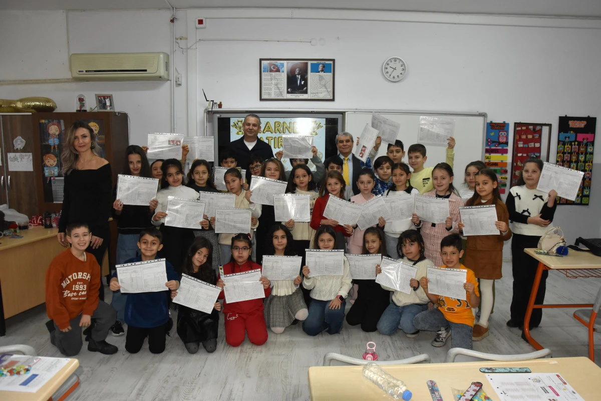 Manisa Halil Yurtseven İlkokulu'nda Karne Sevinci