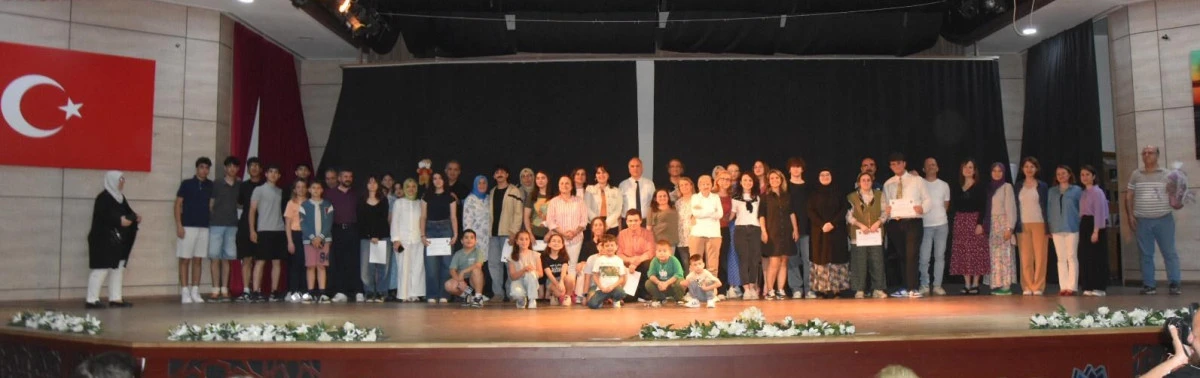 Manisa Hasan Türek Anadolu Lisesi Tiyatro Kulübü Sahne Aldı