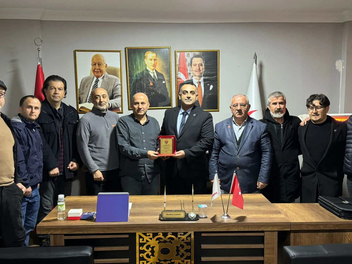 Manisa İşitme Engelliler Derneği&rsquo;nden Yeniden Refah Partisi Şehzadeler İl&ccedil;e Başkanı İbrahim Şahin'e Teşekk&uuml;r Plaketi