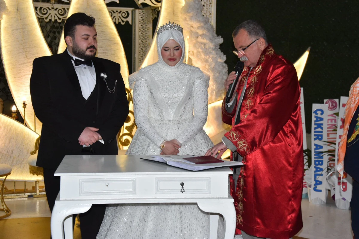 Manisa Protokol&uuml; Şafak ve Bodur Ailelerinin Mutlu G&uuml;n&uuml;nde Buluştu