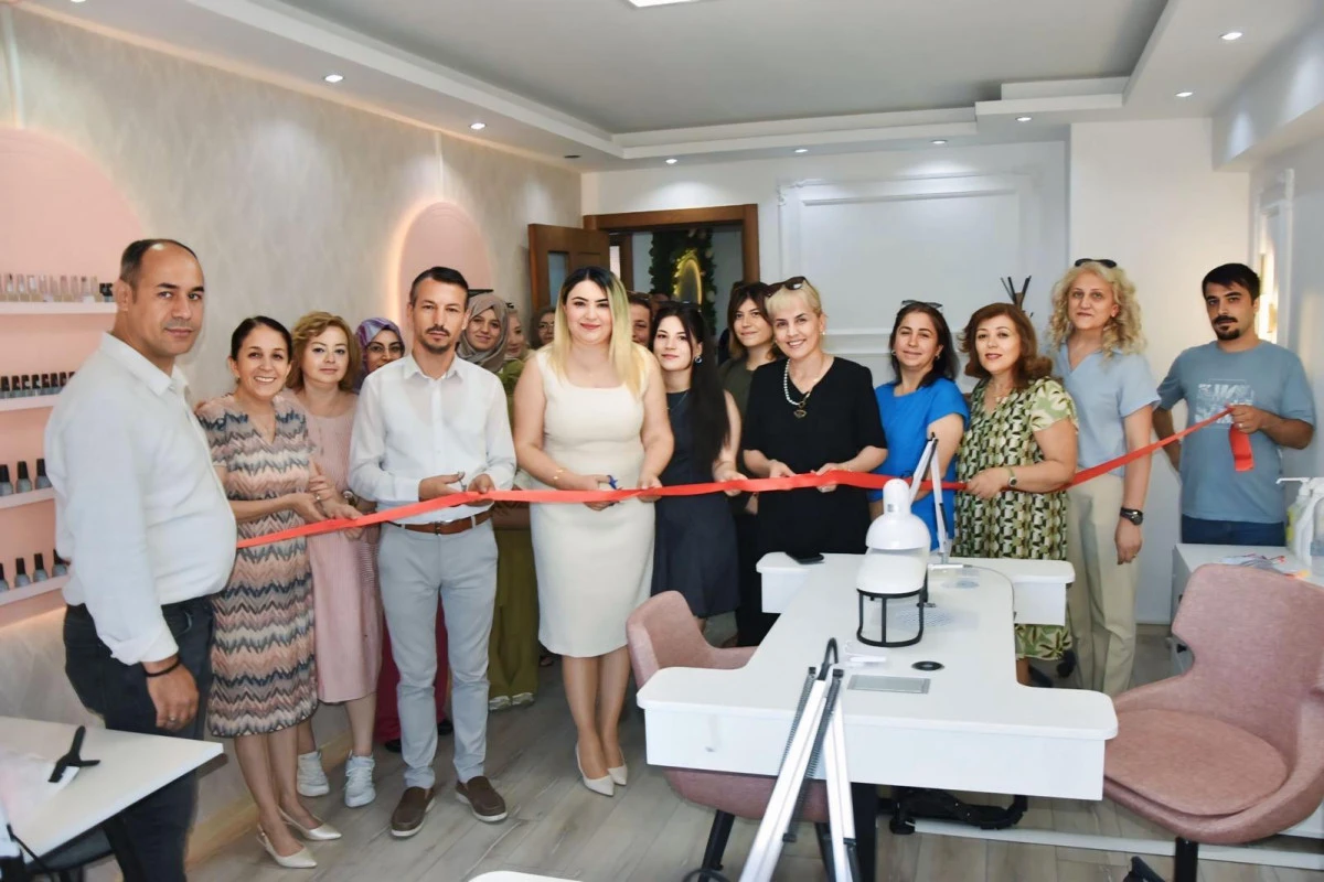 Manisa’da Güzelliğe Yeni Bir Dokunuş: M/A Nail Art Studio Açıldı