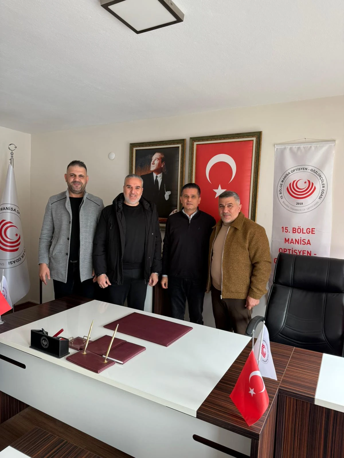 MASED ve MESO adayı Emre Kurt'dan Manisa Optisyen G&ouml;zl&uuml;k&ccedil;&uuml;ler Odası&rsquo;na Ziyaret