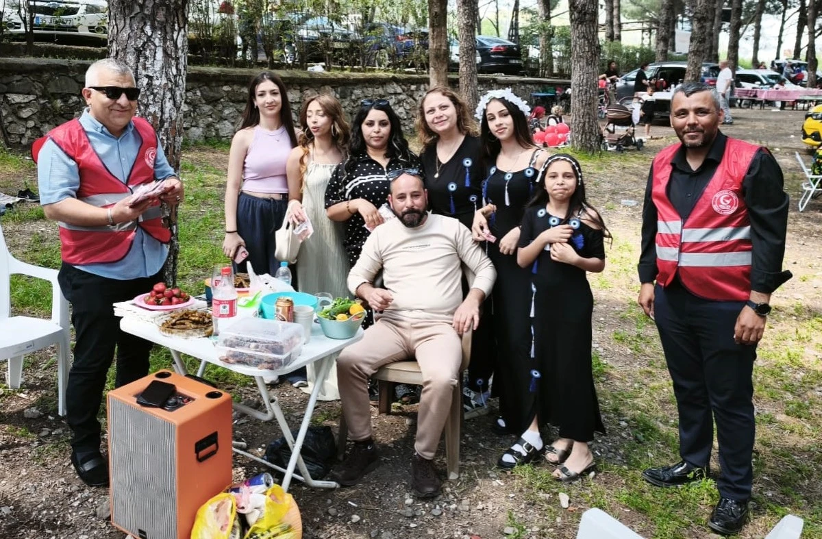 Milli Yol Partisi Manisa Teşkilatından Anneler G&uuml;n&uuml; Etkinliği