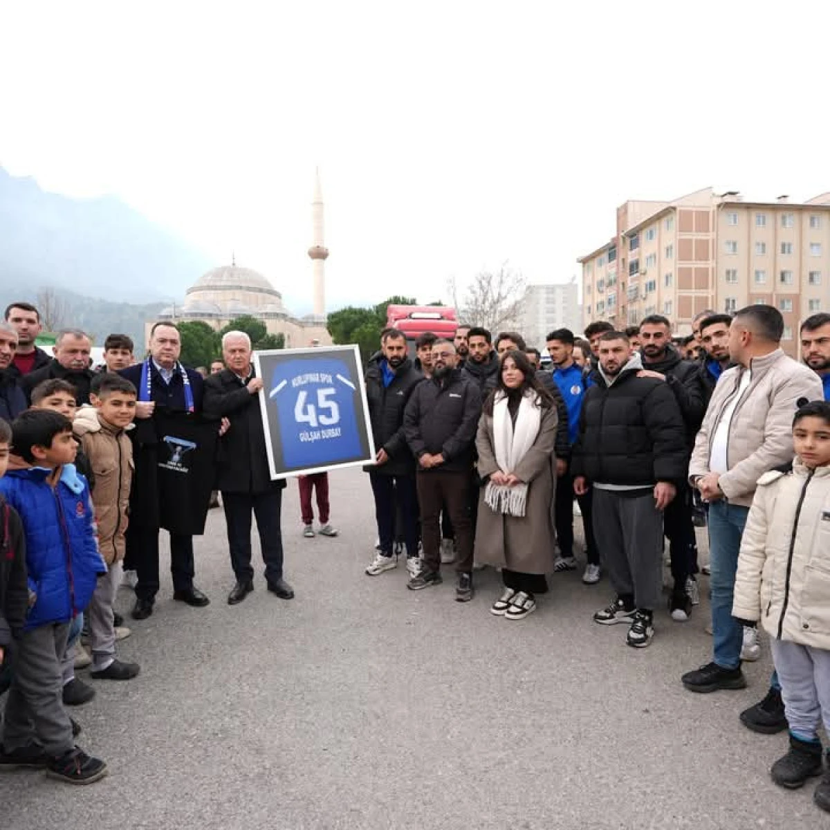 Nurlupınar spordan hayır yemeği ve vefa ma&ccedil;ı: yardımcısı Aleyna Nihan Aky&uuml;rek yine yalnız bırakmadı