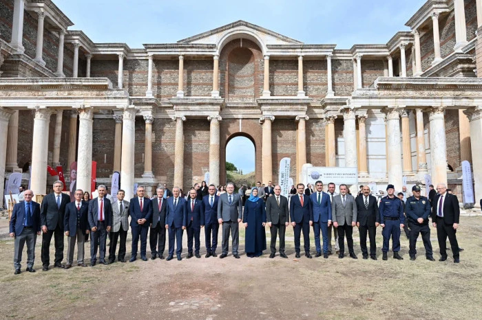 Paranın doğduğu topraklarda, k&uuml;resel ekonominin geleceği konuşuldu