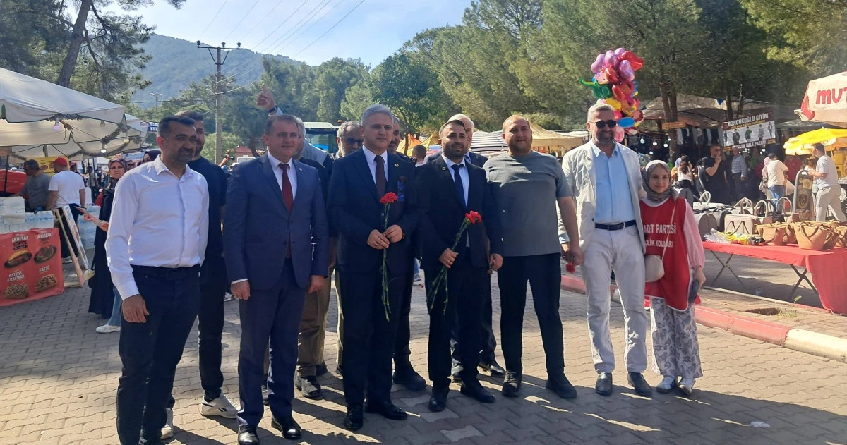 Saadet Partisi Manisa Teşkilatından Anneler G&uuml;n&uuml; Kutlaması