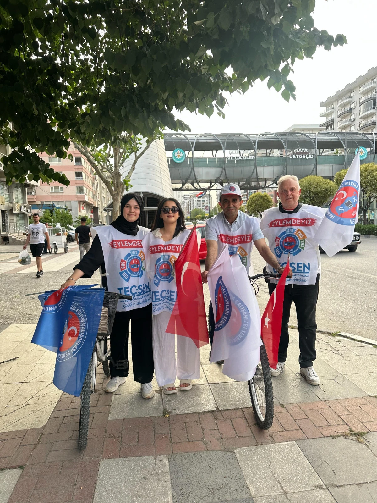 TEÇ-SEN Manisa Üyeleri Bisikletleriyle Toplu Sözleşme Taleplerine Destek Verdi