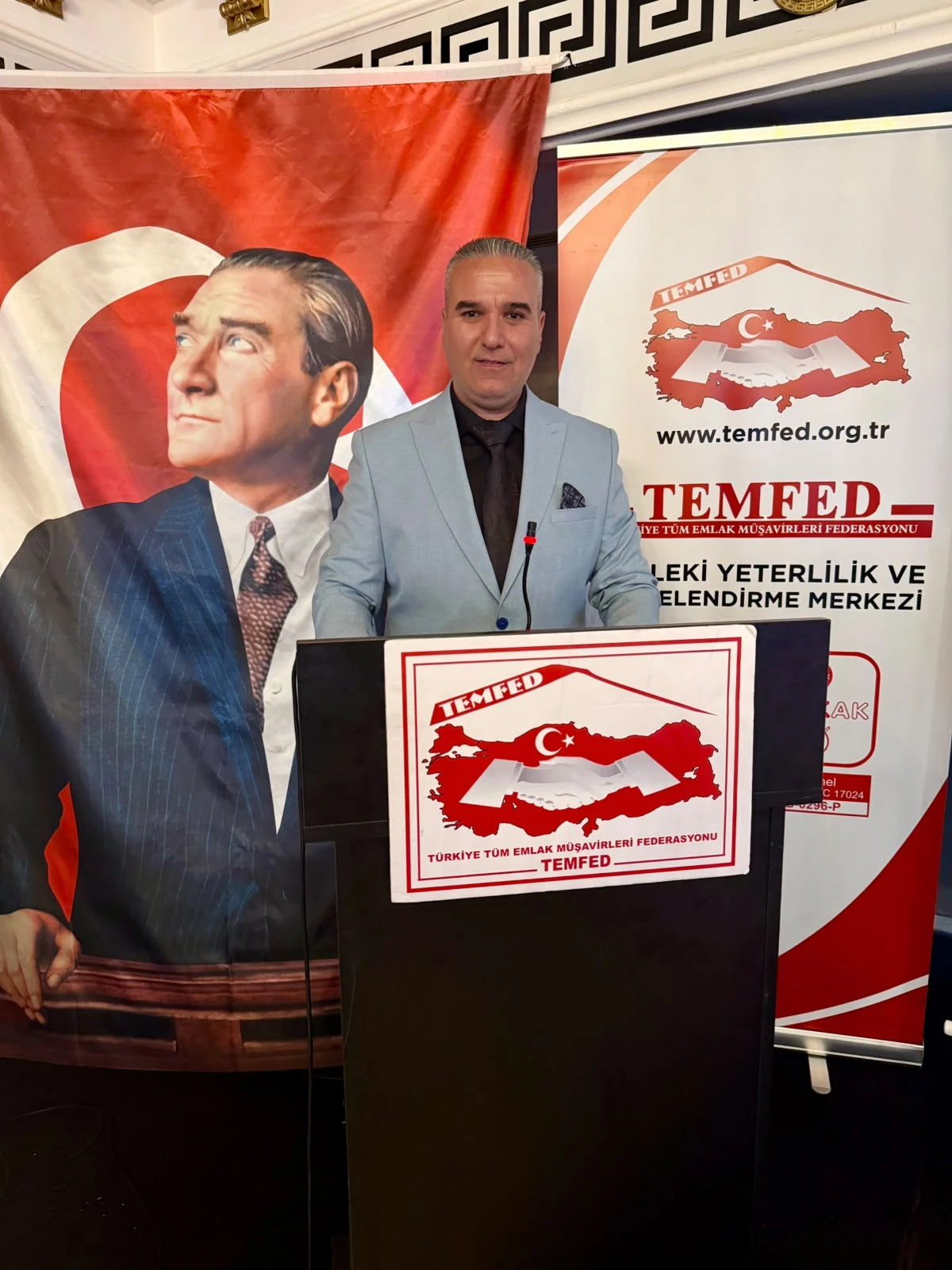 Tolga Kırbıyıkoğlu&rsquo;ndan Manisa Emlak&ccedil;ılar Odası İ&ccedil;in İmza &Ccedil;ağrısı
