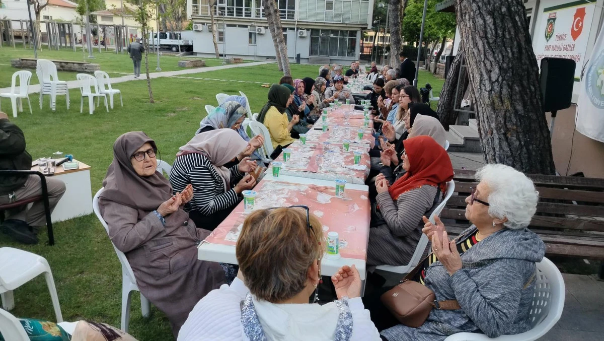 T&uuml;rkiye Harp Malul&uuml; Gaziler, Şehit Dul ve Yetimleri Derneği Manisa Şubesi&rsquo;nden Akhisar&rsquo;da Anlamlı Buluşma