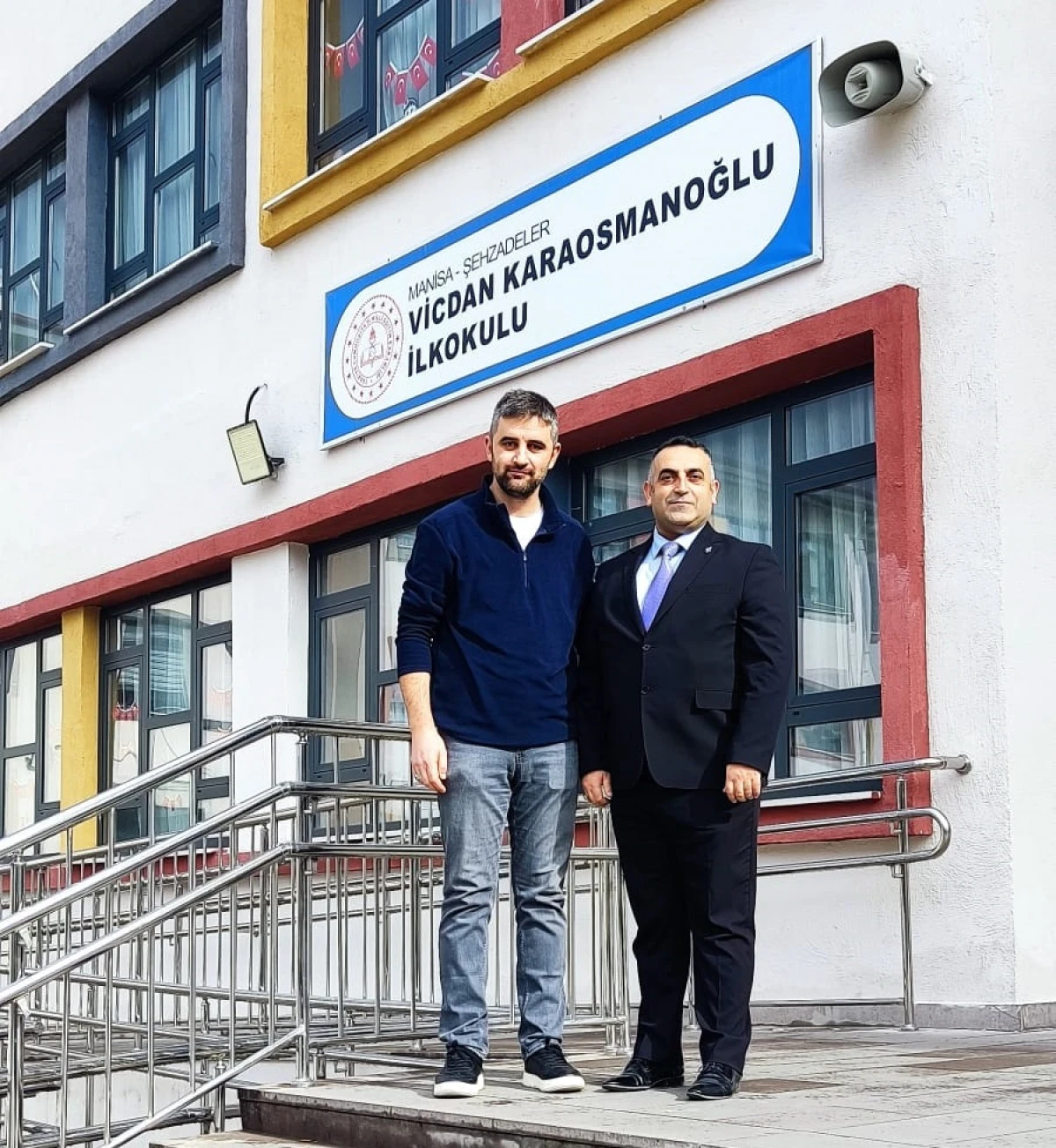 Yeniden Refah Partisi Şehzadeler İl&ccedil;e Başkanı İbrahim Şahin&rsquo;den Okuluna Bilgisayar Bağışı