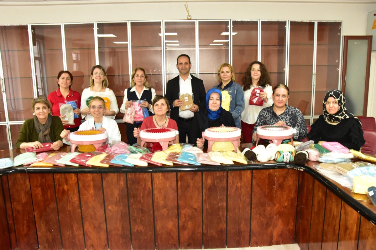 Yunusemre&rsquo;de Cumhuriyet&rsquo;in 103. Yılına &Ouml;zel 103 Bere